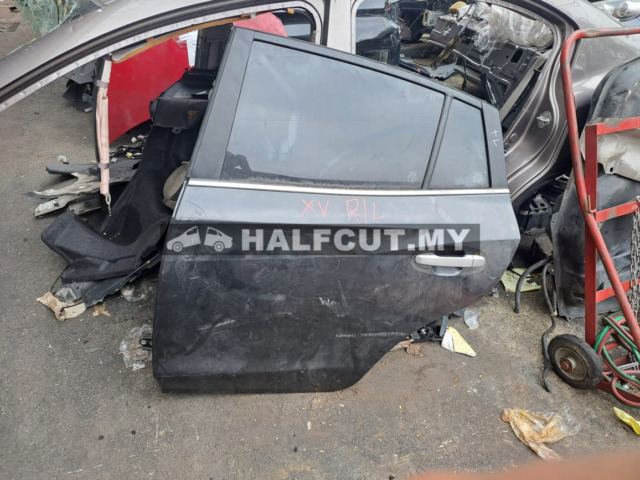 SUBARU XV REAE DOOR R/L
