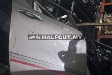 TOYOTA HILUX REVO REAR DOOR R/R