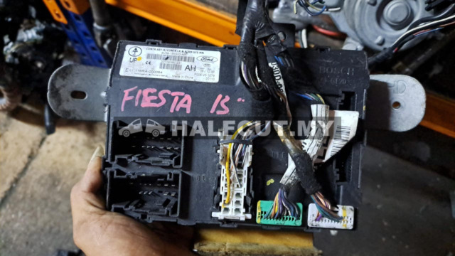 FORD FIESTA 1.6 FUSE BOX (8V59-15K600-AH)