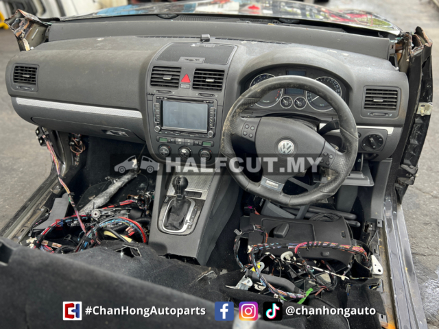 Volkswagen Golf MK5 R32 3.2L Half Cut