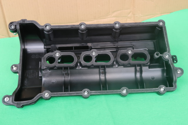 LAND ROVER 3.0 VALVE COVER
