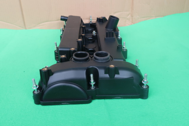 LAND ROVER CYLINDER HEAD VALVE COVER