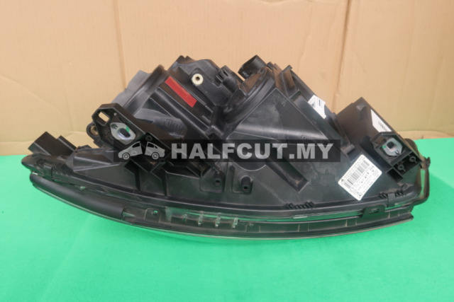 MERCEDES W117 CLA(RED)HEADLAMP RH