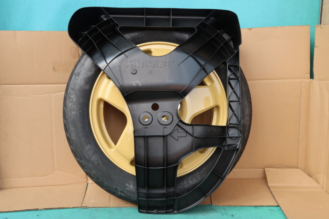 TOYOTA VELLFIRE AGH30 SPARE TYRE AND COVER
