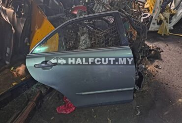 TOYOTA CAMRY ACV40 REAR DOOR R/R