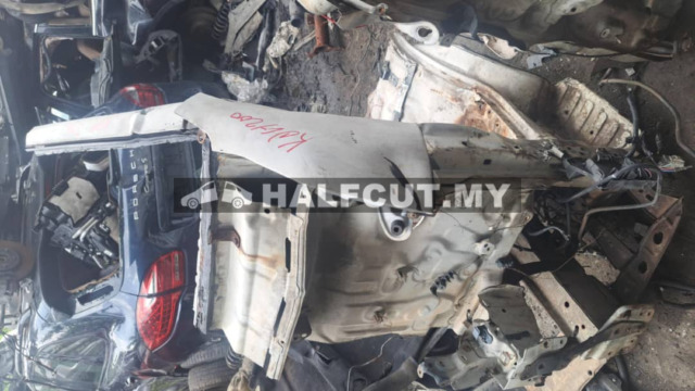 TOYOTA HIACE KDH200 WHEEL HOUSE LH