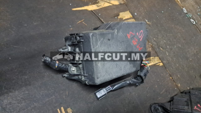 MAZDA 3 2010 FUSE BOX WAYA