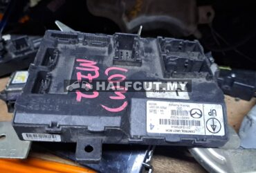 MAZDA 2 OM FUSE BOX (D01G-67560-A)