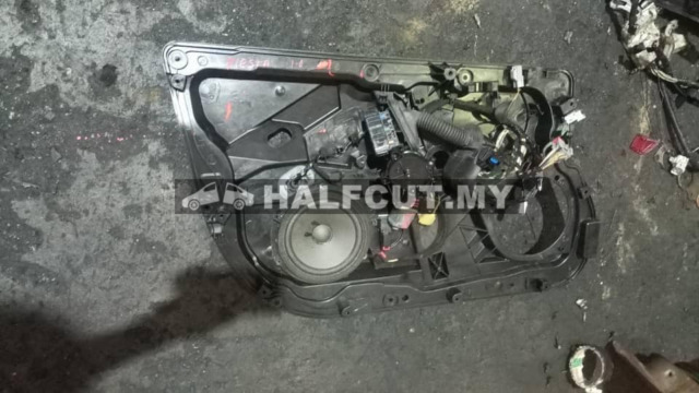 FORD FIESTA 1.0 FRONT DOOR GEAR F/L