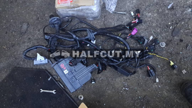 PROTON  X50 FUSE BOX WAYA