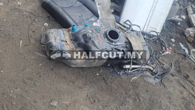 TOYOTA HILUX KUN26 PETROL TANK