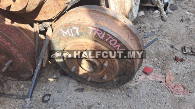 MITSUBISHI TRITON  4D56U REAR AXLE
