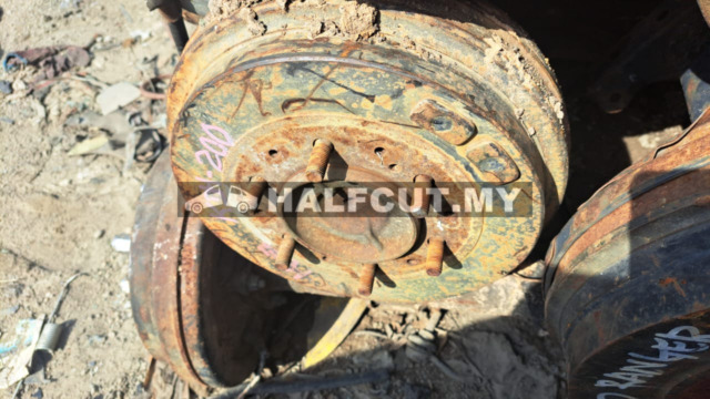 TOYOTA HIACE KDH200 REAR AXLE