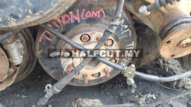 MITSUBISHI TRITON  4D56U REAR AXLE