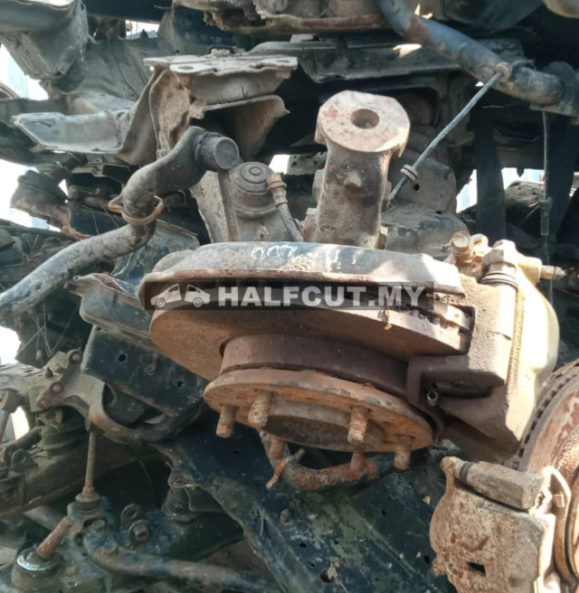 TOYOTA HIACE KDH200 FRONT AXLE& CROSSMEMBER