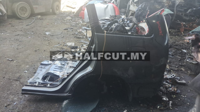 TOYOTA INNOVA REAR FENDER RH
