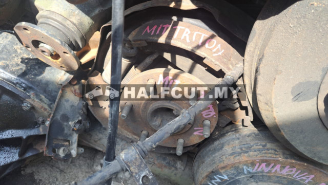 MITSUBISHI TRITON  4D56U REAR AXLE