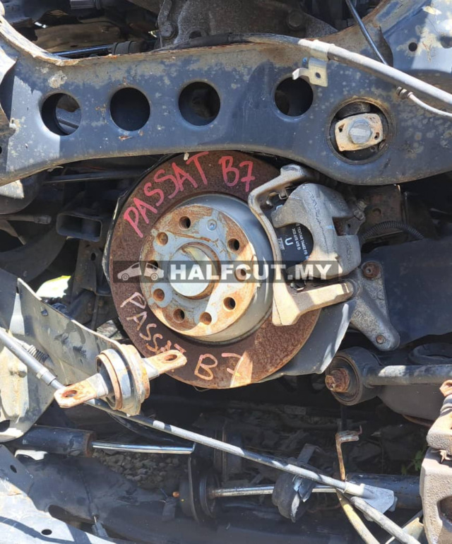 VOLKSWAGEN PASSAT B7 REAR AXLE