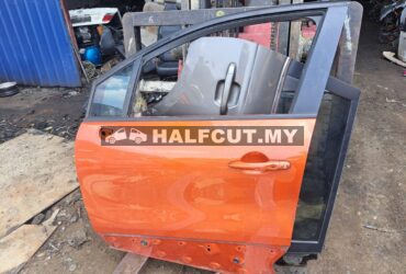 RENAULT CAPTUR FRONT DOOR F /L