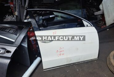 VOLKSWAGEN PASSAT B7 FRONT DOOR F/R KOSONG