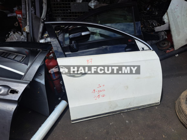 VOLKSWAGEN PASSAT B7 FRONT DOOR F/R KOSONG