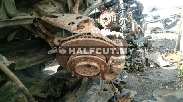 TOYOTA HIACE KDH200 FRONT AXLE& CROSSMEMBER