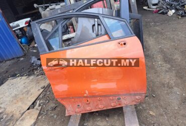 RENAULT CAPTUR FRONT DOOR F /R