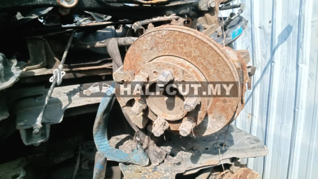 TOYOTA HIACE KDH200 FRONT AXLE& CROSSMEMBER