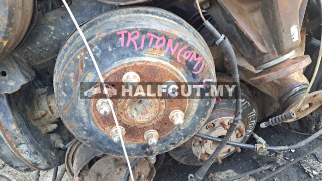 MITSUBISHI TRITON  4D56U REAR AXLE