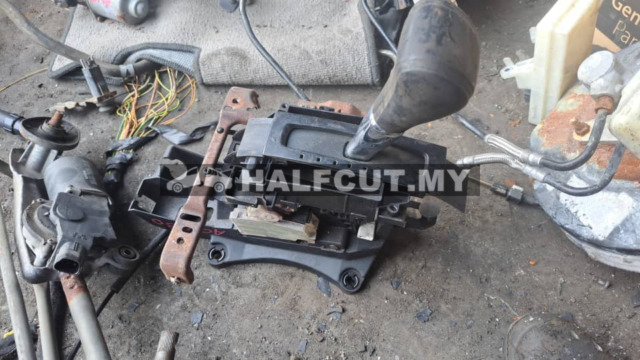 TOYOTA CAMRY ACV30 GEAR LEVEL