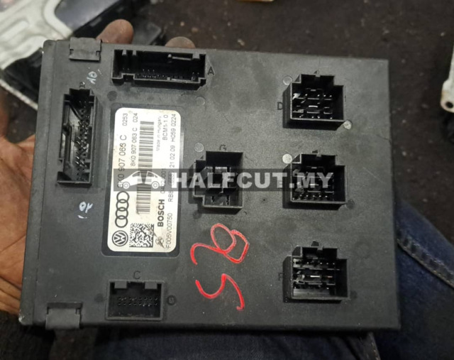 AUDI Q5 ECU (8K0 907 063 C)