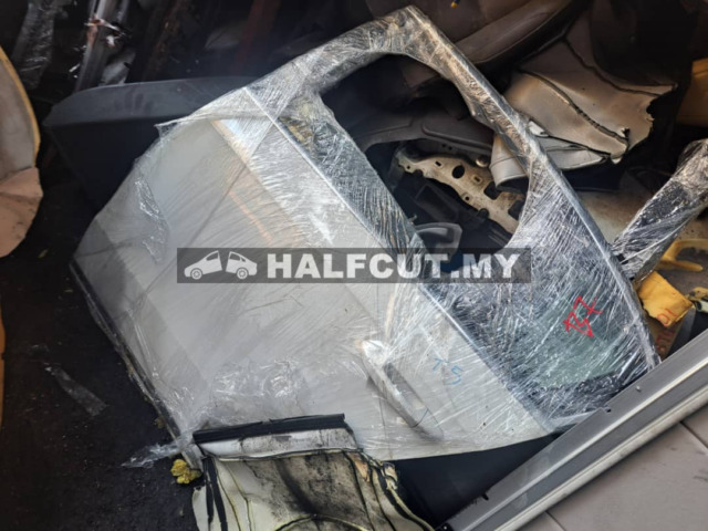 VOLKSWAGEN PASSAT B7 CDA REAR DOOR R/L