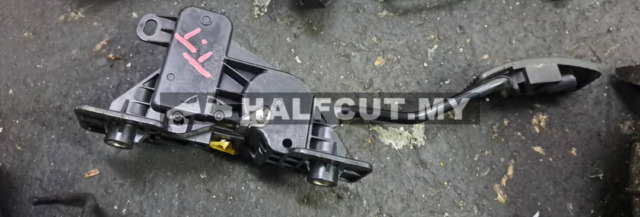 MITSUBISHI TRITON 4D56U PEDAL SENSOR