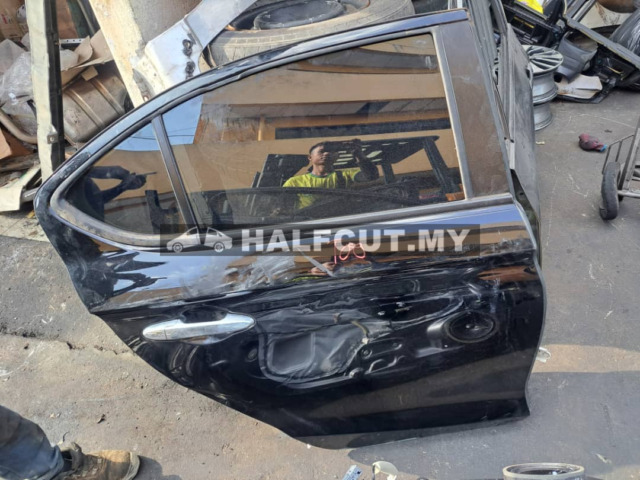 HONDA CITY TOO REAR  DOOR R/R