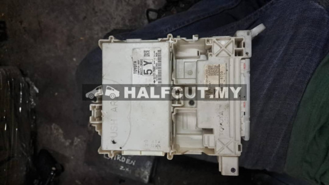 TOYOTA HILUX REVO FUSE BOX (89221-0KG60) 5Y