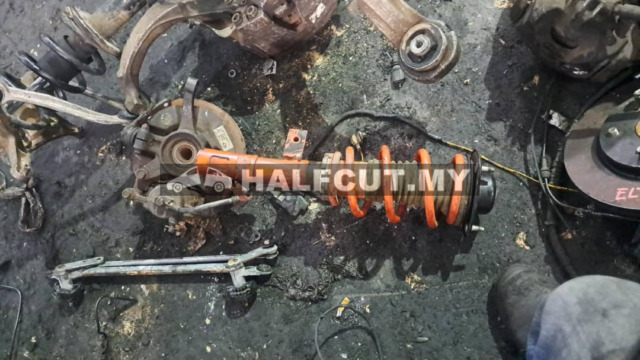 PROTON SAGA BLM  FRONT KNUCKLE &ABSORBER   F/L NO ABS