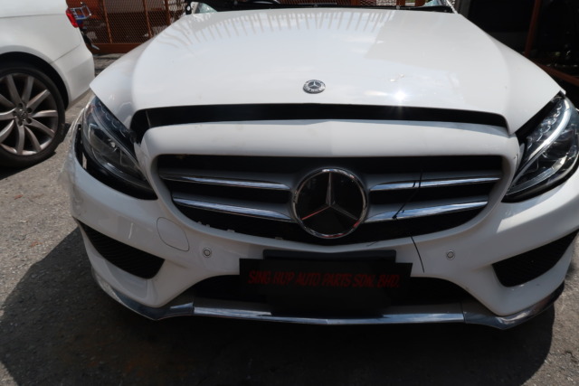MERCEDES BENZ C205 HALF CUT