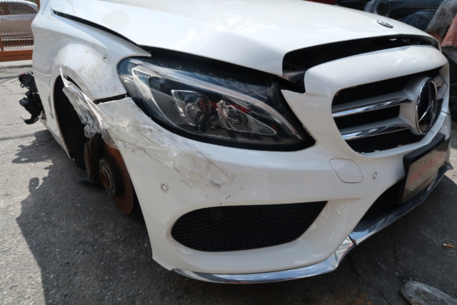 MERCEDES BENZ C205 HALF CUT
