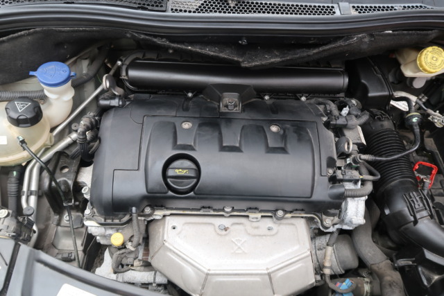 PEUGEOT 208 1.6 HALF CUT