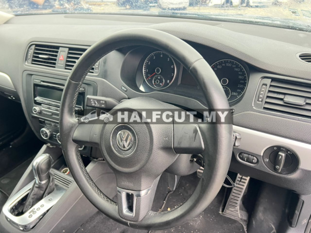 VOLKSWAGEN JETTA 1.4 HALF CUT