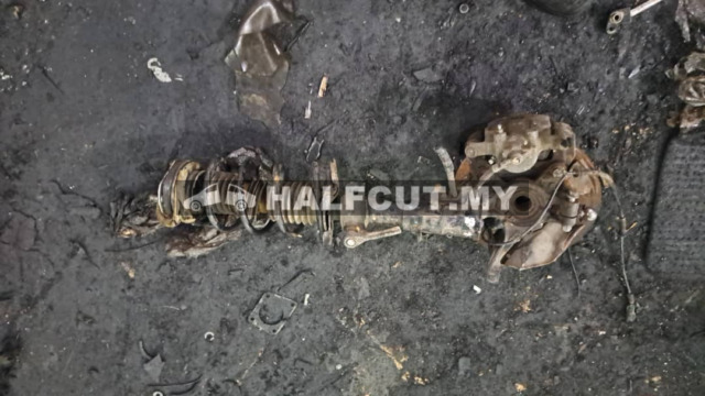 FORD FIESTA 1.6 FRONT KNUCKLE  ABS F /L