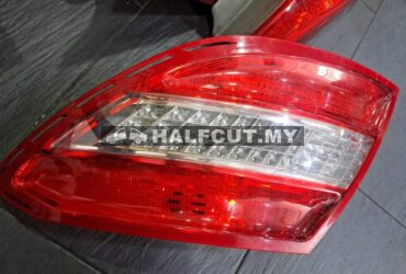 MERCEDES BENZ W204 TAIL LAMP A204 820 20 64) RH