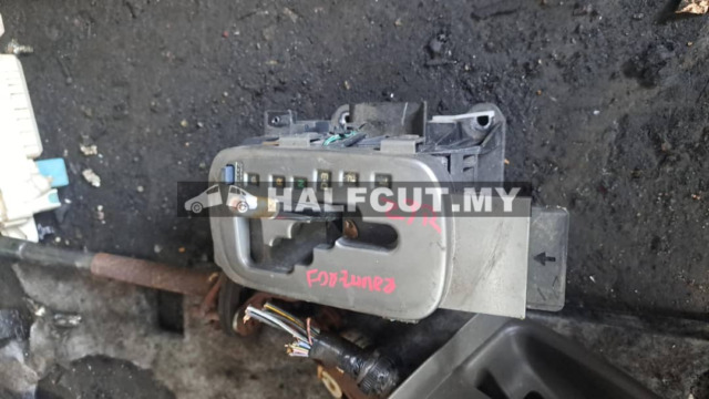 TOYOTA FORTUNER 2TR GEAR LEVEL