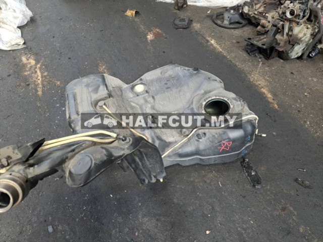 VOLKSWAGEN PASSAT B7 PETROL TANK