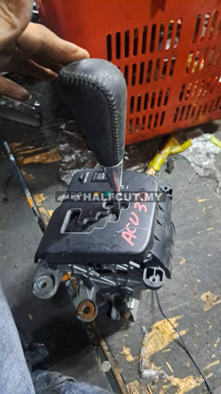 TOYOTA HARRIER ACU30 GEAR LEVEL
