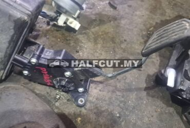 TOYOTA PRIUS C PEDAL SENSOR