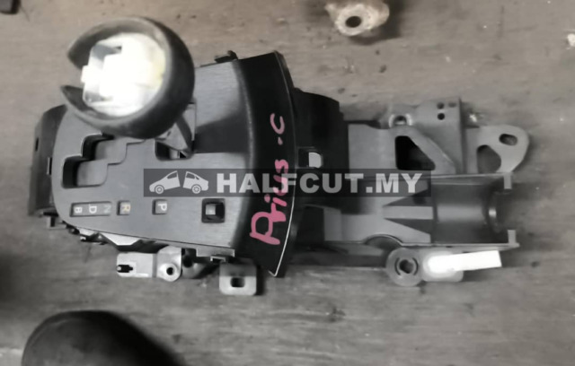 TOYOTA PRIUS C GEAR LEVEL