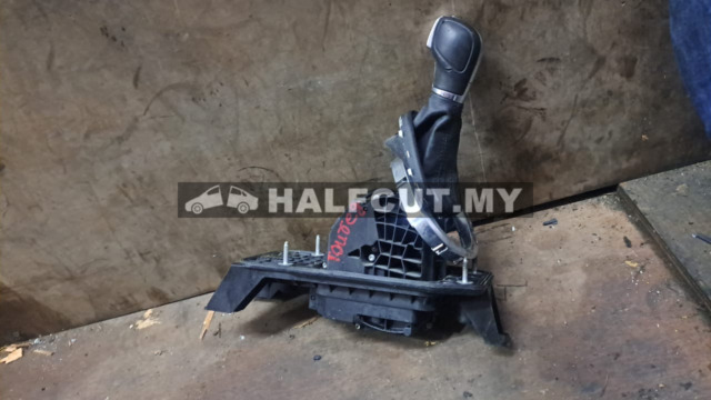 VOLKSWAGEN TOUAREG  GEAR LEVER