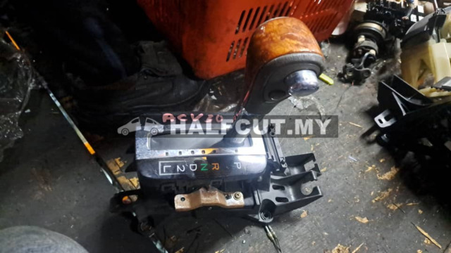 TOYOTA HARRIER ACU30 GEAR LEVEL(