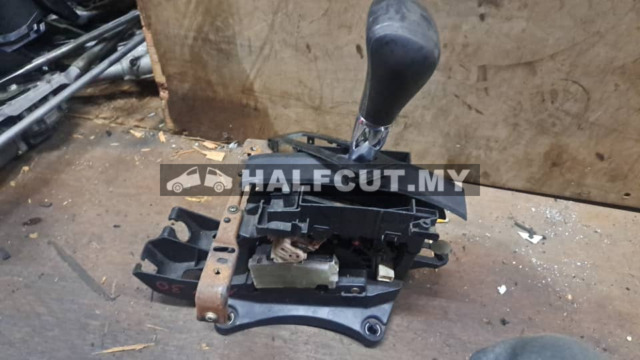 TOYOTA CAMRY ACV30 GEAR LEVER